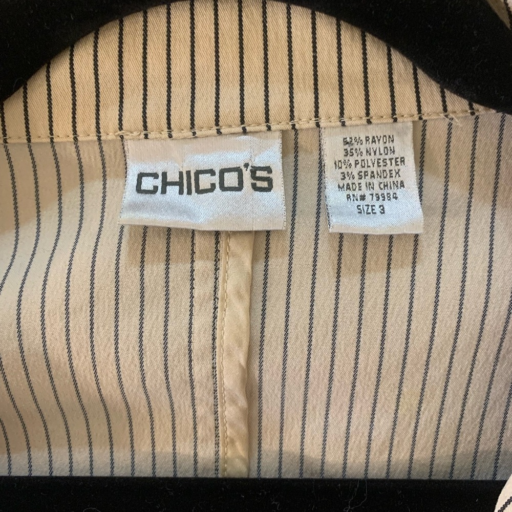 Large or 16 18 stripped Chico’s blazer jacket. Buttons. - Picture 4 of 10